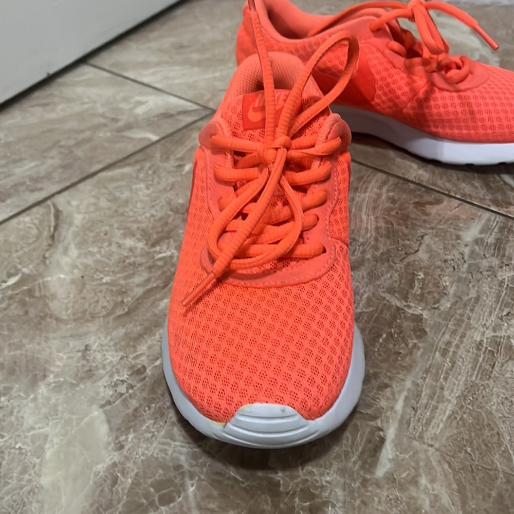Nike Tanjun Sneaker - Picture 3 of 6